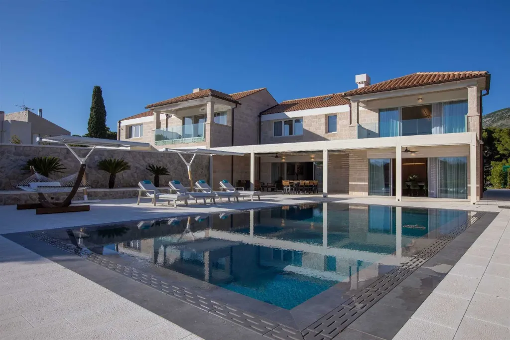 Contemporary Villa With Pool in Dubrovnik
