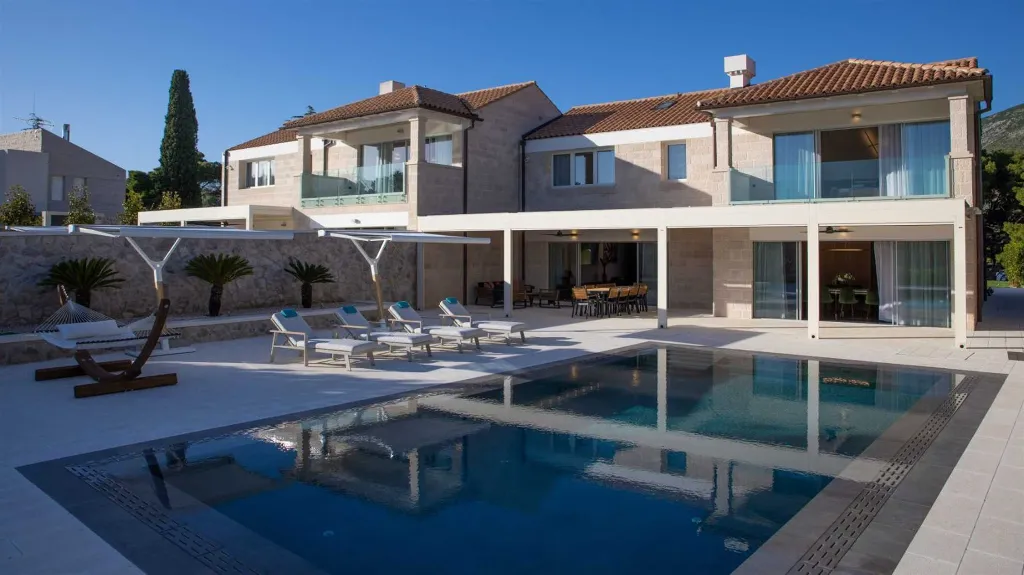 Contemporary Villa With Pool in Dubrovnik