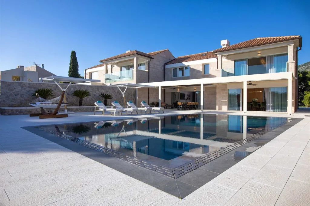 Contemporary Villa With Pool in Dubrovnik