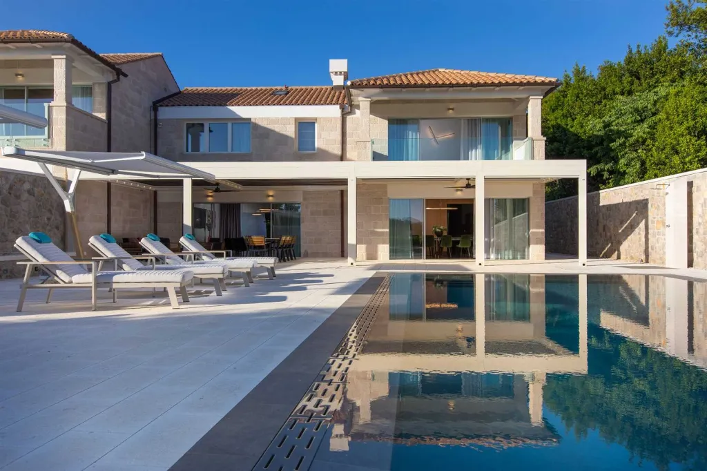 Contemporary Villa With Pool in Dubrovnik