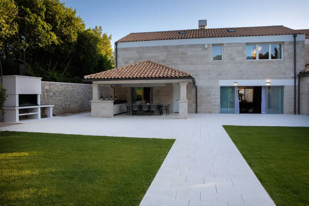 Contemporary Villa With Pool in Dubrovnik