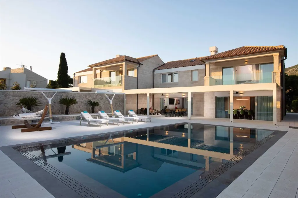 Contemporary Villa With Pool in Dubrovnik