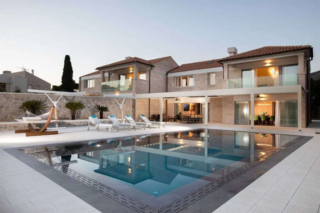 Contemporary Villa With Pool in Dubrovnik