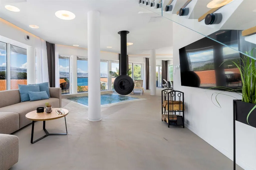 Modern Seaside Villa with Heated Pool in Hvar