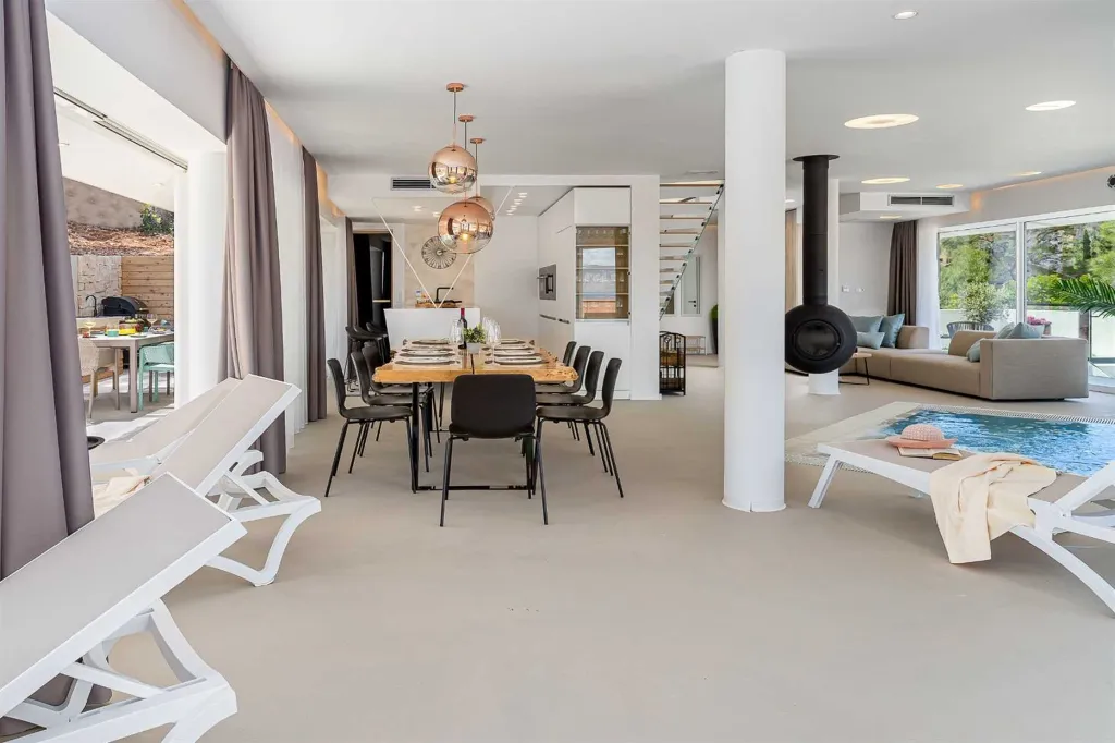 Modern Seaside Villa with Heated Pool in Hvar