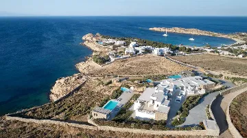 Seafront Villa with Pool and 8 Bedrooms in Mykonos