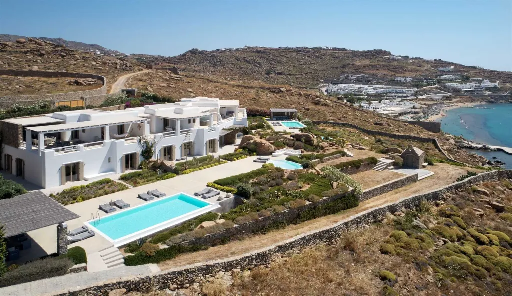 Seafront Villa with Pool and 8 Bedrooms in Mykonos