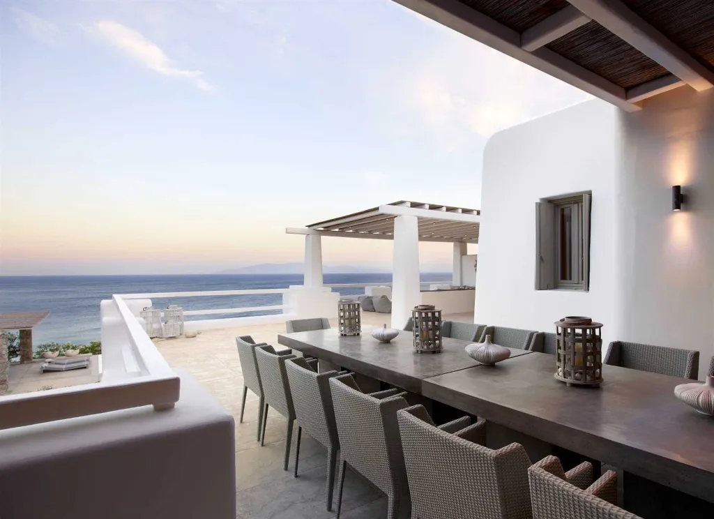 Seafront Villa with Pool and 8 Bedrooms in Mykonos