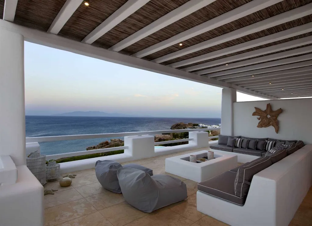Seafront Villa with Pool and 8 Bedrooms in Mykonos