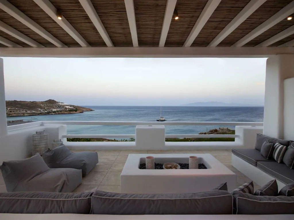Seafront Villa with Pool and 8 Bedrooms in Mykonos