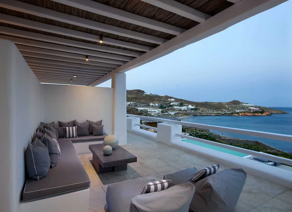 Seafront Villa with Pool and 8 Bedrooms in Mykonos