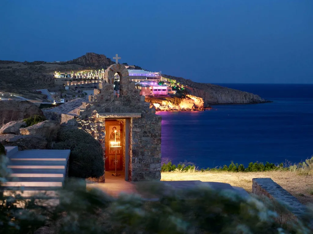 Seafront Villa with Pool and 8 Bedrooms in Mykonos
