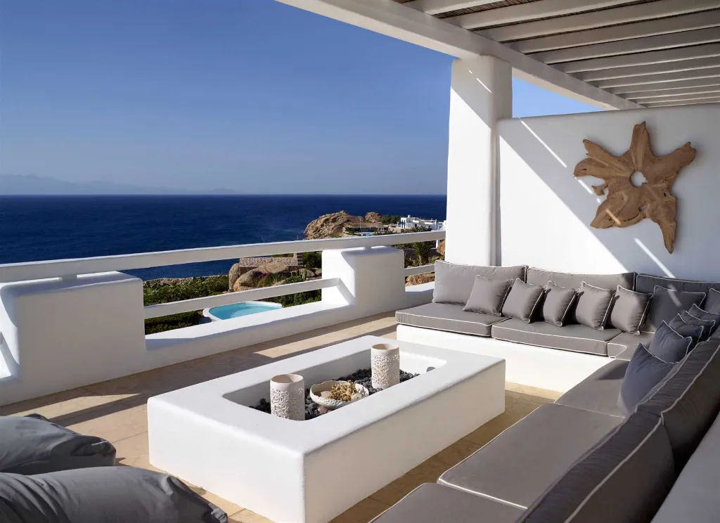 Seafront Villa with Pool and 8 Bedrooms in Mykonos