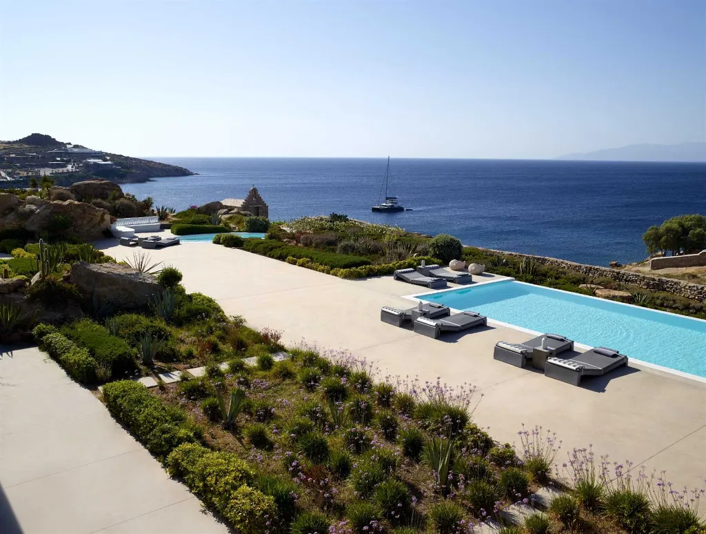 Seafront Villa with Pool and 8 Bedrooms in Mykonos