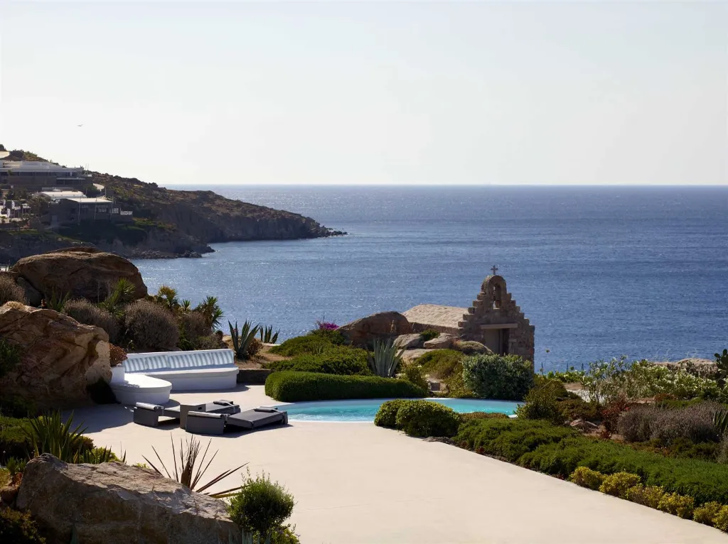 Seafront Villa with Pool and 8 Bedrooms in Mykonos