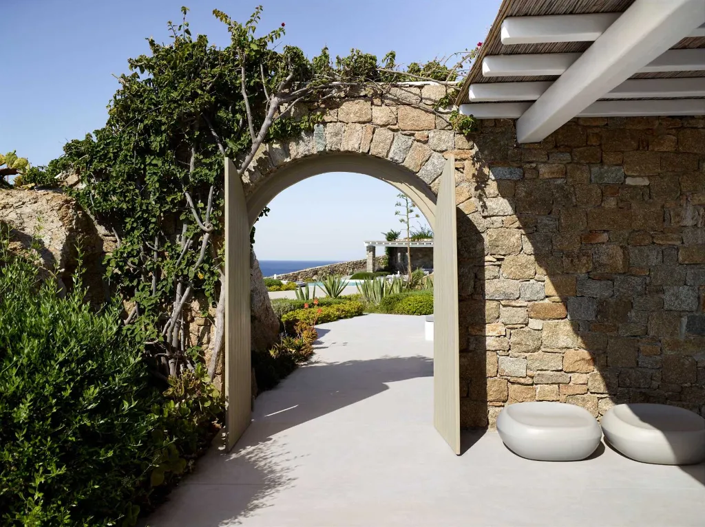 Seafront Villa with Pool and 8 Bedrooms in Mykonos