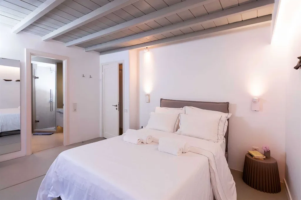 Elegant 3-Bedroom Villa with Private Pool in Mykonos
