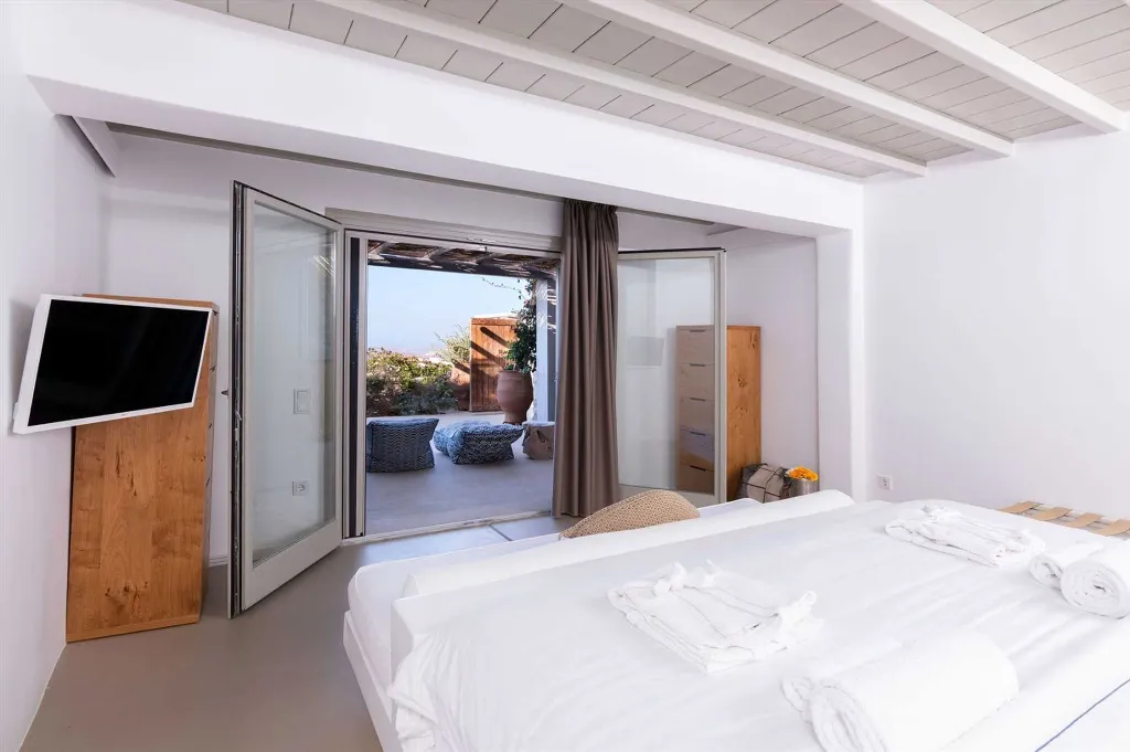 Elegant 3-Bedroom Villa with Private Pool in Mykonos