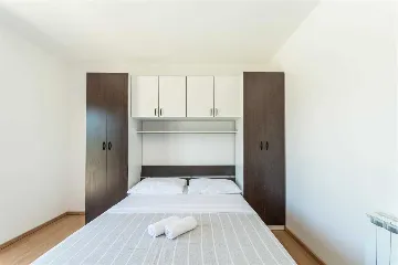 Bibinje 3-Bedroom Apartment with Swimming Pool