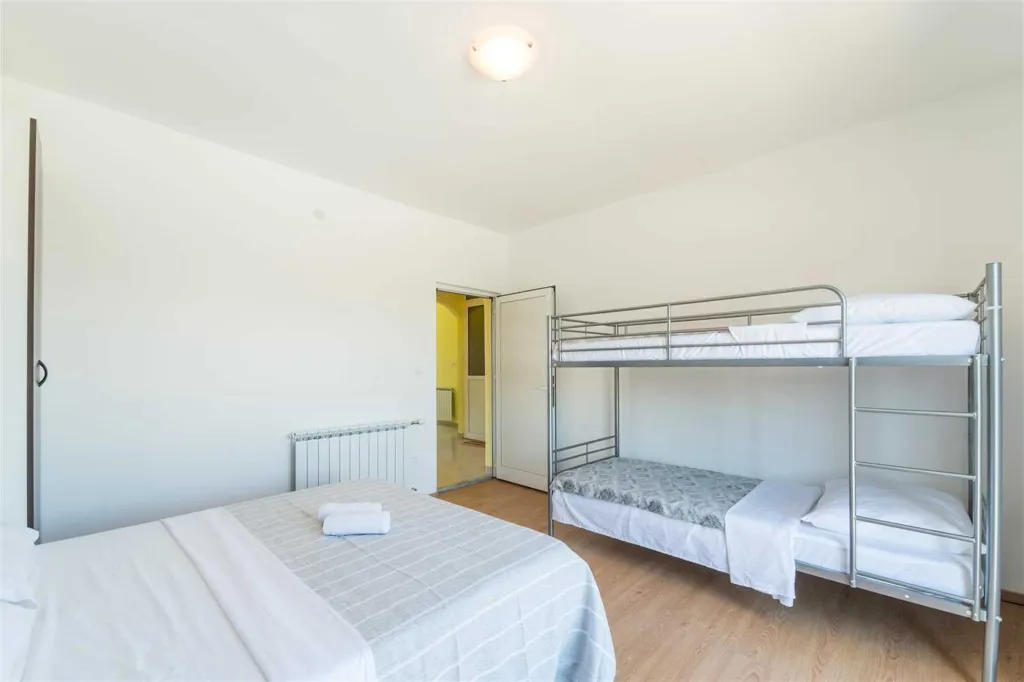Bibinje 3-Bedroom Apartment with Swimming Pool