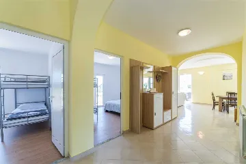 Bibinje 3-Bedroom Apartment with Swimming Pool