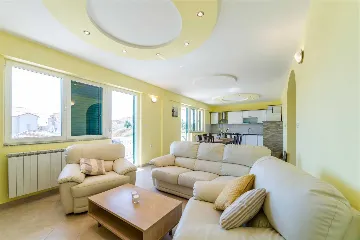 Bibinje 3-Bedroom Apartment with Swimming Pool