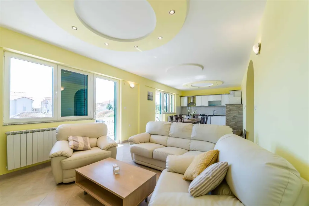 Bibinje 3-Bedroom Apartment with Swimming Pool