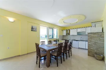 Bibinje 3-Bedroom Apartment with Swimming Pool