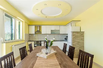 Bibinje 3-Bedroom Apartment with Swimming Pool