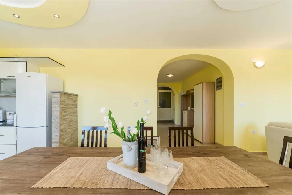 Bibinje 3-Bedroom Apartment with Swimming Pool