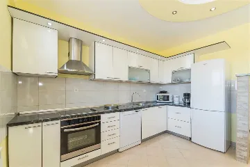 Bibinje 3-Bedroom Apartment with Swimming Pool