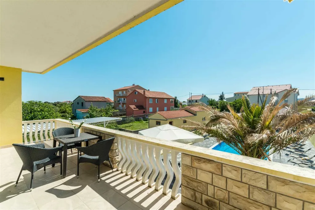 Bibinje 3-Bedroom Apartment with Swimming Pool
