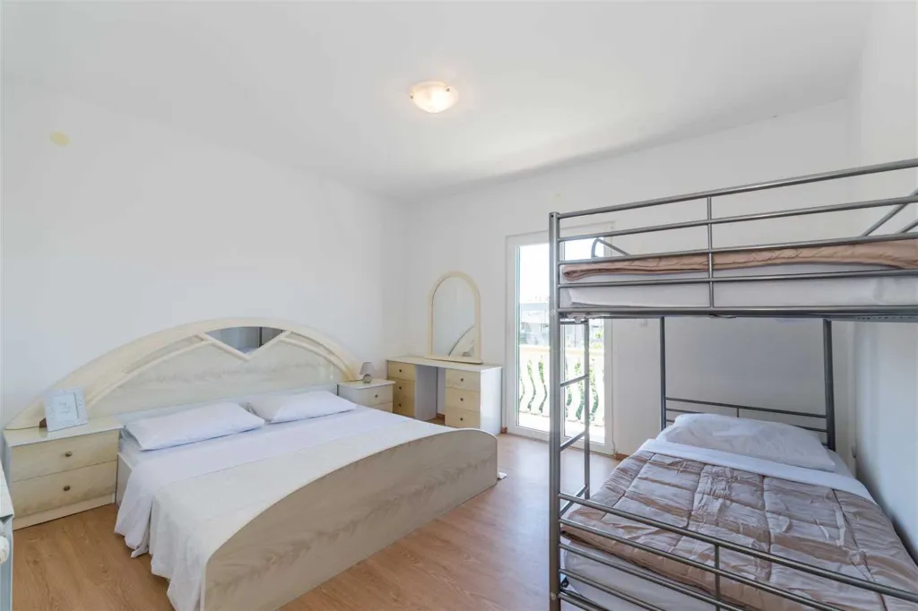 Bibinje 3-Bedroom Apartment with Swimming Pool