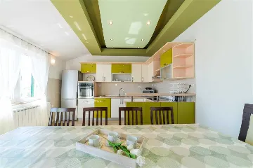 Bibinje 4-Bedroom Apartment with Shared Swimming Pool