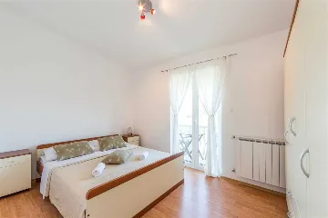 Bibinje 4-Bedroom Apartment with Shared Swimming Pool