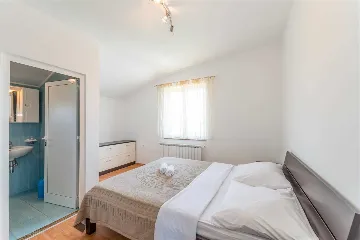 Bibinje 4-Bedroom Apartment with Shared Swimming Pool