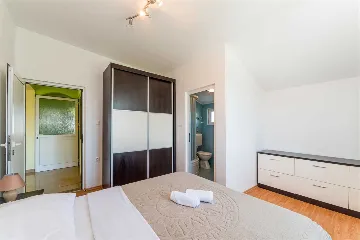 Bibinje 4-Bedroom Apartment with Shared Swimming Pool