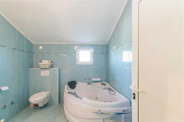 Bibinje 4-Bedroom Apartment with Shared Swimming Pool