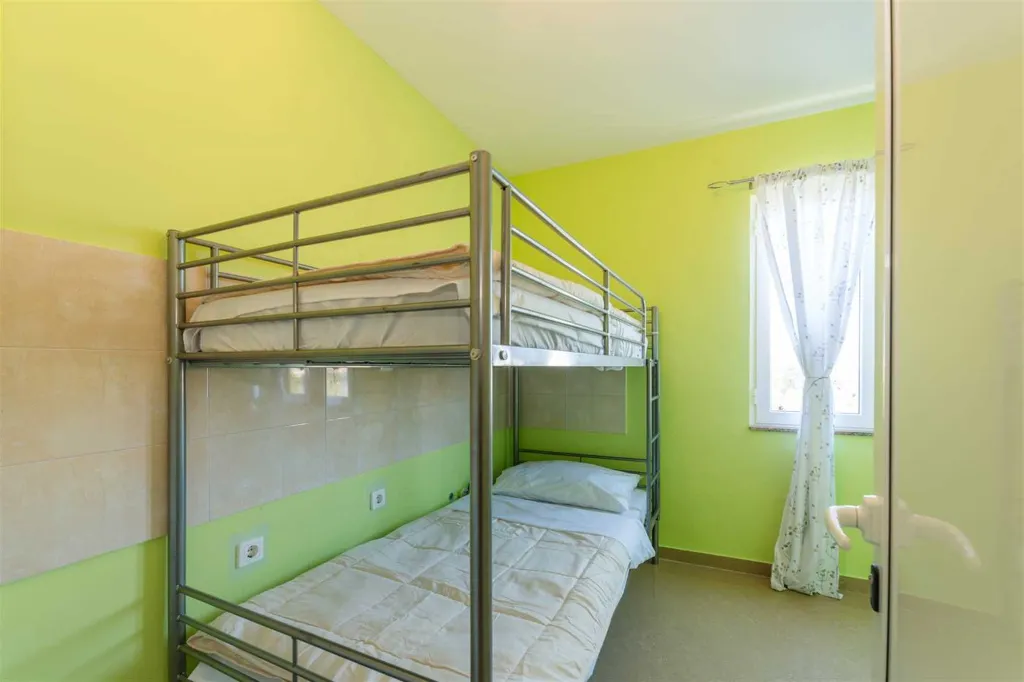 Bibinje 4-Bedroom Apartment with Shared Swimming Pool
