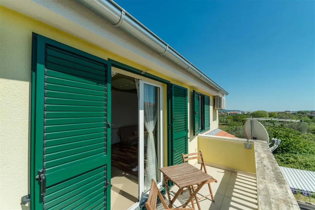 Bibinje 4-Bedroom Apartment with Shared Swimming Pool