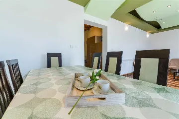 Bibinje 4-Bedroom Apartment with Shared Swimming Pool