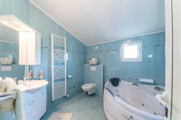 Bibinje 4-Bedroom Apartment with Shared Swimming Pool