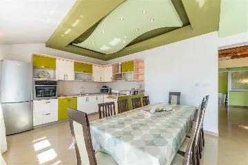 Bibinje 4-Bedroom Apartment with Shared Swimming Pool