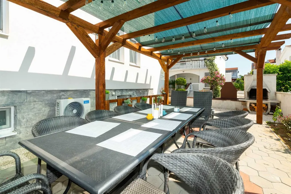 Vir Apartment for Up to 8 Guests with Sea View