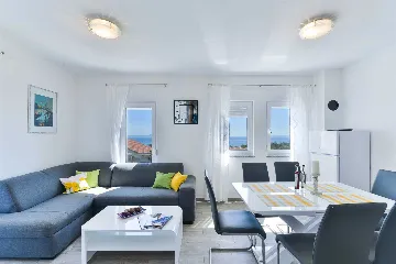 3-Bedroom Apartment with Sea View in Vir