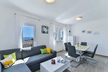 3-Bedroom Apartment with Sea View in Vir