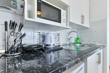 3-Bedroom Apartment with Sea View in Vir