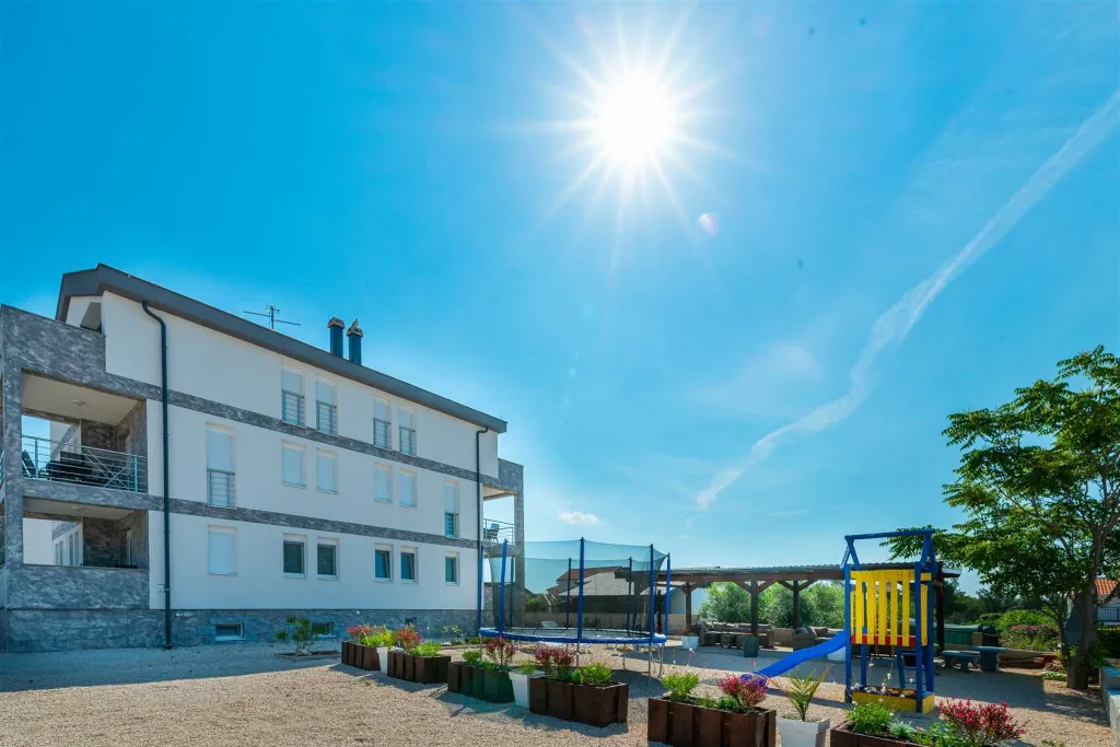 3-Bedroom Apartment with Sea View in Vir