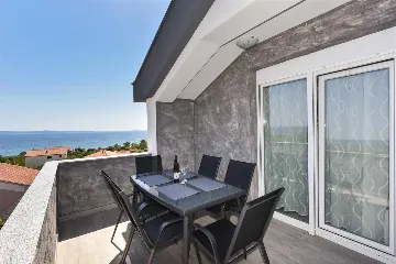 3-Bedroom Apartment with Sea View in Vir