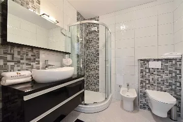 3-Bedroom Apartment with Sea View in Vir